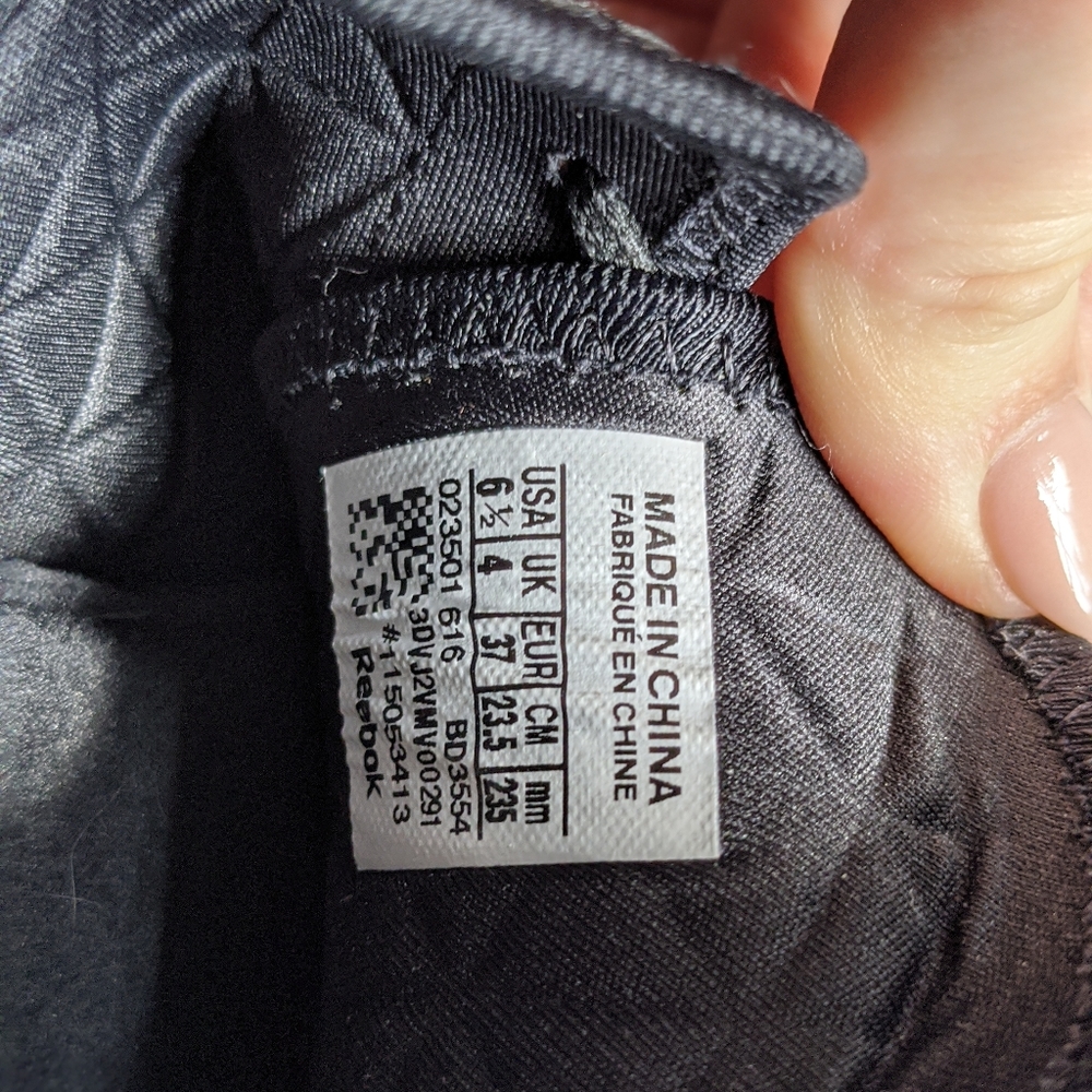 Black Reebok tennis shoes - Picture 4 of 4